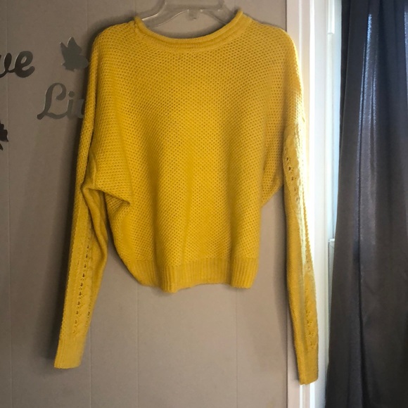 A sweater - Picture 2 of 2